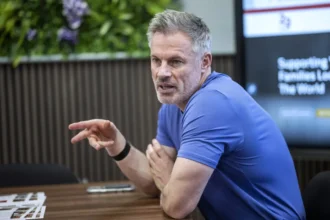 Carragher detona Kerkez e culpa laterais pelo início ruim do Liverpool