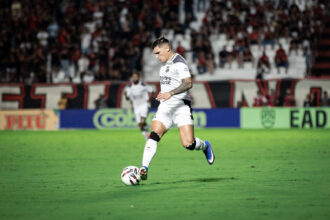 Ceará perde por 2 a 1 para Atlético-GO mesmo com expulsão do rival