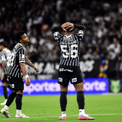 Chapecoense vira e derruba Corinthians; quarta derrota seguida