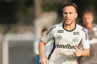 Cuca inclui Arthur e Lima na lista e busca reação contra o Inter