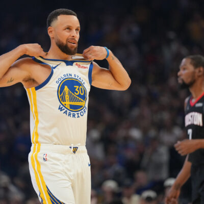Curry assina extensão de 2 anos com Warriors e abre mão de US$ 20,7 mi
