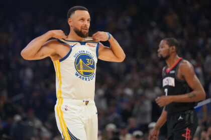 Curry assina extensão de 2 anos com Warriors e abre mão de US$ 20,7 mi