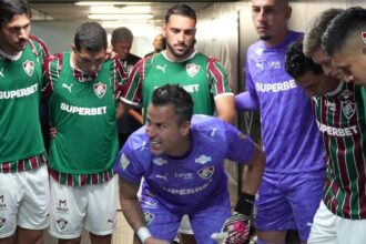 Fábio inflama vestiário e motiva Fluminense antes do clássico