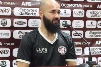 Fábio Rampi chega à Ferroviária como goleiro-artilheiro para a Série C