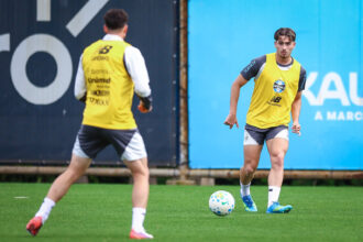 Grêmio enfrenta o Vitória no Barradão com desfalques e dúvidas