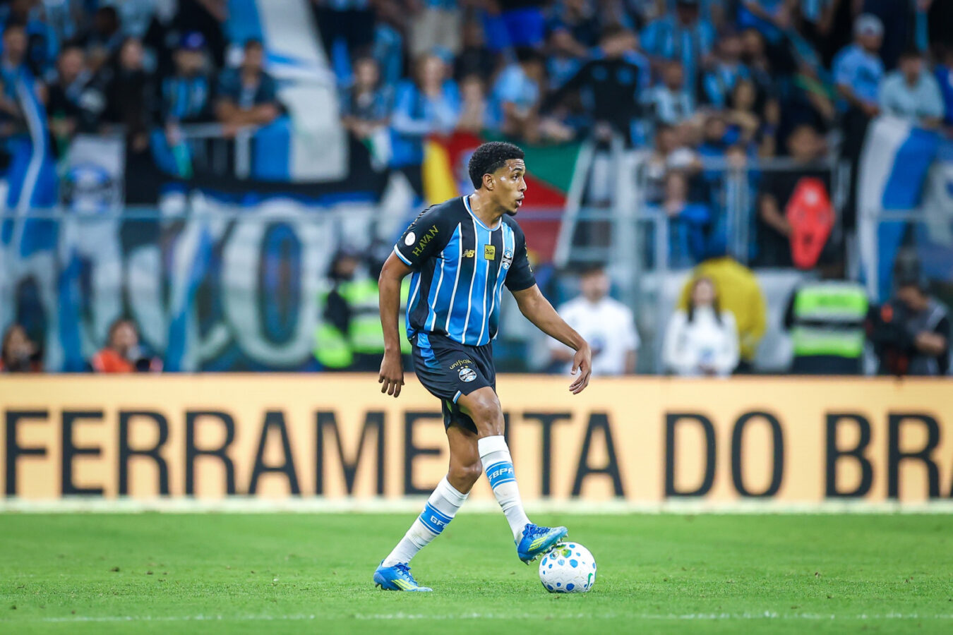 Grêmio reduz gastos, contrata titulares por R$8 mi e promove saídas