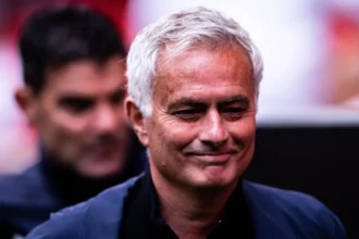 Ivanovic critica escolhas previsíveis de Mourinho e reforça Lens por empréstimo