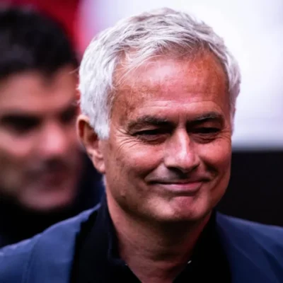 Ivanovic critica escolhas previsíveis de Mourinho e reforça Lens por empréstimo