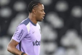 Kaio Pantaleão ganha ritmo e vira opção para Botafogo em outubro