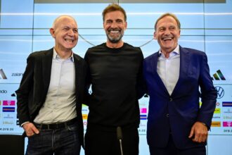 Klopp assume a seleção alemã e remodela o time com comunicação afiada