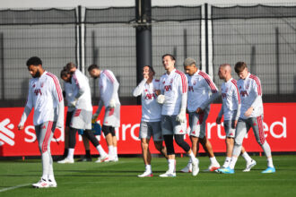 Liverpool gasta €1,2 bi e domina ranking dos elencos mais caros 26/27