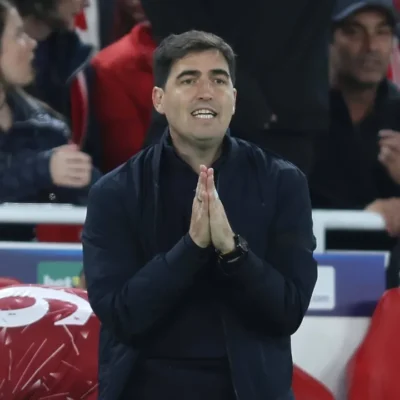 Liverpool supera Atlético em Anfield e provoca reconhecimento de Iraola
