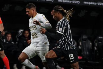 Marcinho decide na Neo Química: Chapecoense bate Corinthians por 2 a 1