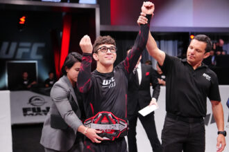 Musumeci vence Bryce Mitchell por decisão mesmo sem ataques nas pernas