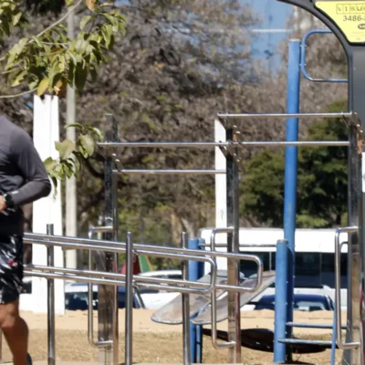 Onda de calor leva termômetros a superar 40°C em três regiões