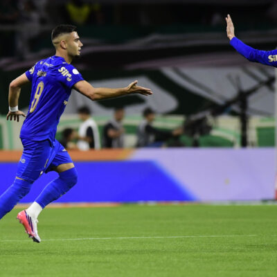 Palmeiras impõe 3 a 0 no Santos e deixa vaga quase assegurada