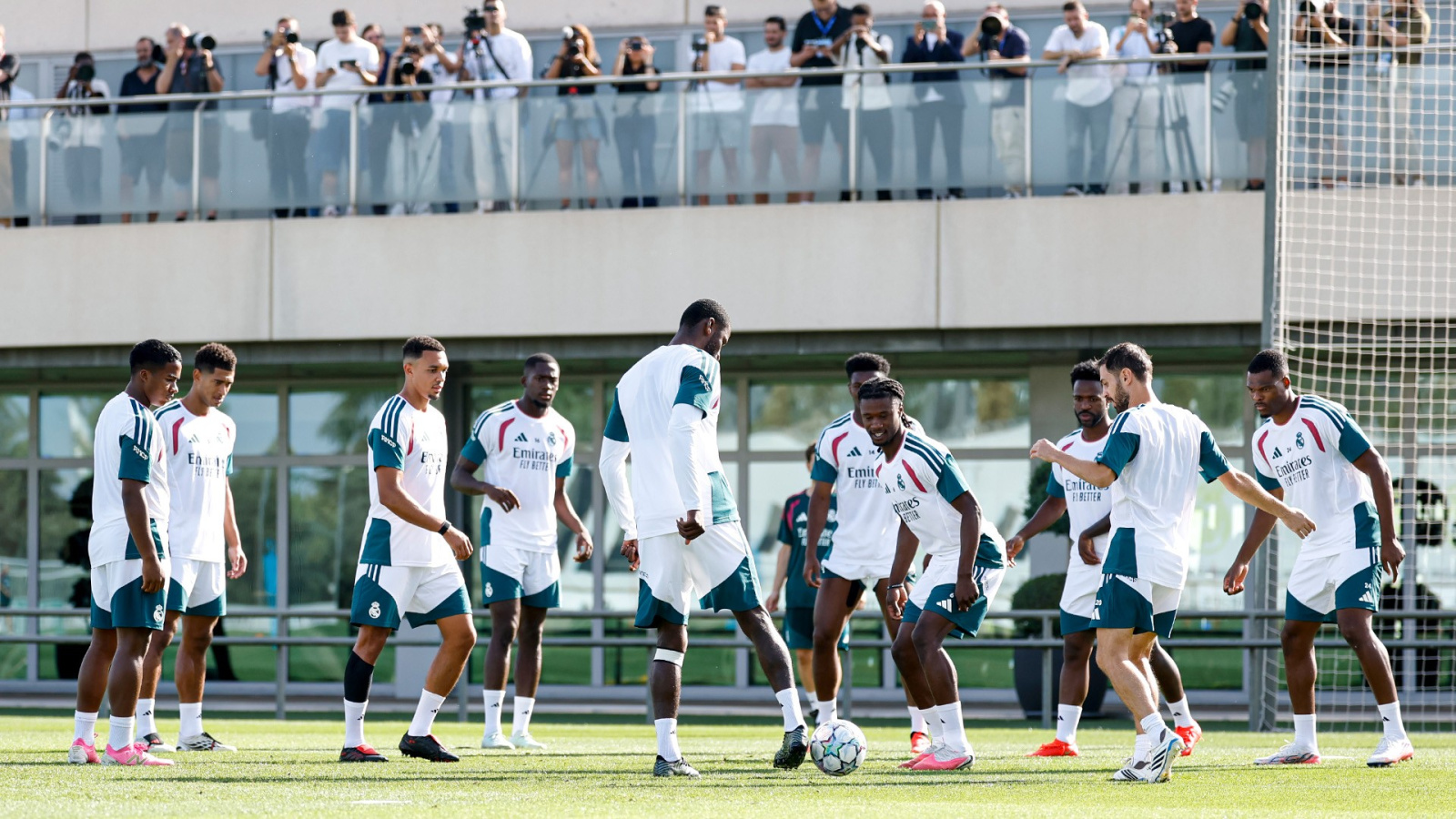 Real Madrid recebe Inter e busca vitória na estreia da Champions