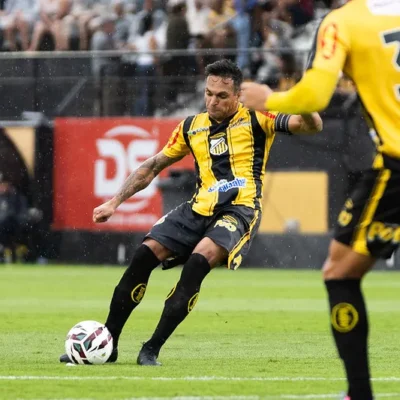 Robson marca e chega a 14 gols na Série B; Novorizontino mira acesso