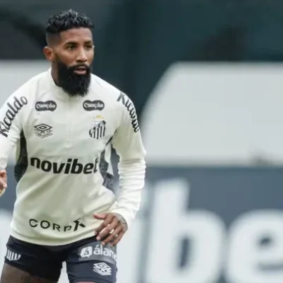 Rodinei faz primeiro treino com o elenco do Santos no CT Rei Pelé