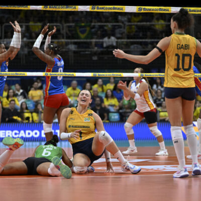 Rosamaria se machuca; exames vão definir presença após vitória do Brasil