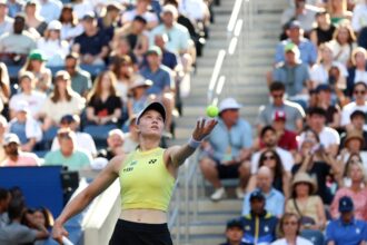 Rybakina derruba Naomi Osaka e fica a uma vitória do topo da WTA