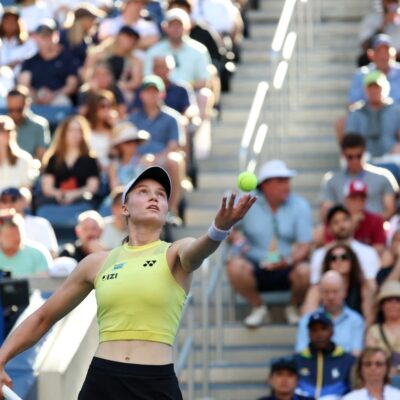 Rybakina derruba Naomi Osaka e fica a uma vitória do topo da WTA