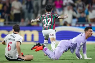 São Paulo vence Atlético-MG, Bahia vira e Fluminense supera o Vasco