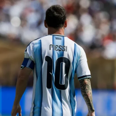 Scaloni mantém camisa 10 vaga até despedida oficial de Messi