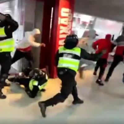 Torcedores invadem corredor do Beira-Rio e agridem seguranças