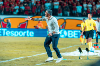 Vasco elimina Vitória no Barradão e avança às semifinais da Copa do Brasil