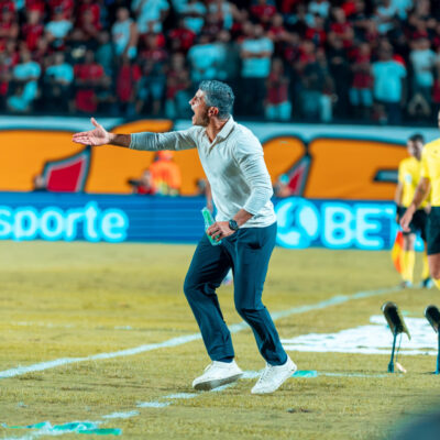 Vasco elimina Vitória no Barradão e avança às semifinais da Copa do Brasil