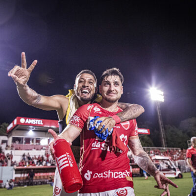 Vila Nova amplia liderança da Série B com vitória por 2 a 0