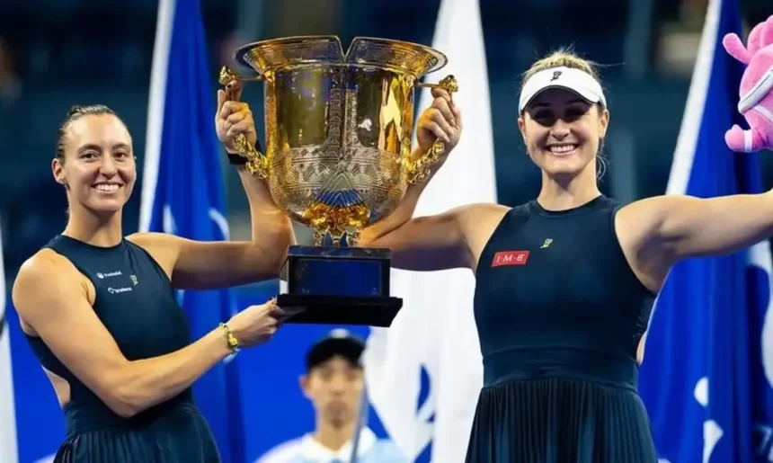 Dupla de Stefani fatura WTA 1000 de Pequim, o 5º título na temporada