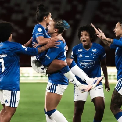 Libertadores Feminina: Cruzeiro resiste à altitude e vence na estreia