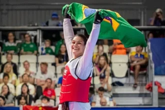 Maria Clara Pacheco é campeã da 3ª etapa do Grand Prix, em Paris