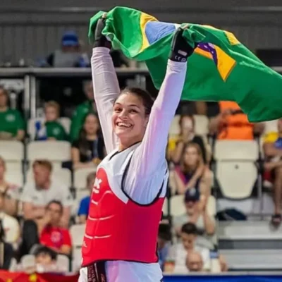 Maria Clara Pacheco é campeã da 3ª etapa do Grand Prix, em Paris