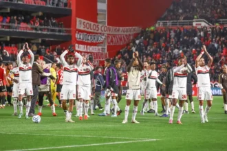 Sem chutar a gol na Argentina, Flamengo sobrevive na Libertadores