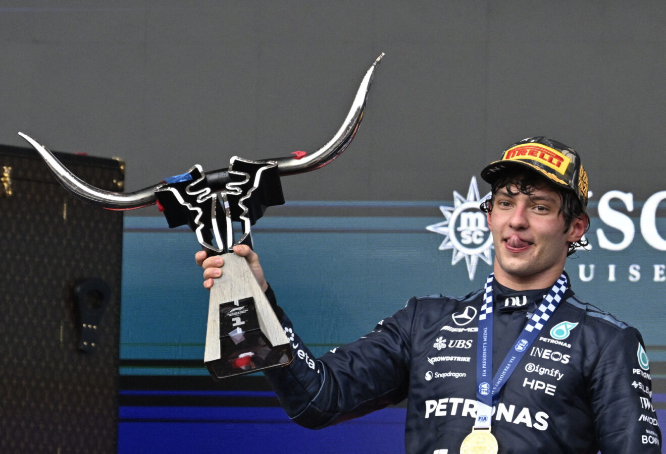 Antonelli vence em Austin e praticamente assegura título da F1