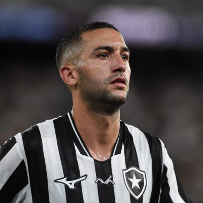 Após vitória, Ziyech mantém vaga no Botafogo e intensifica preparação física