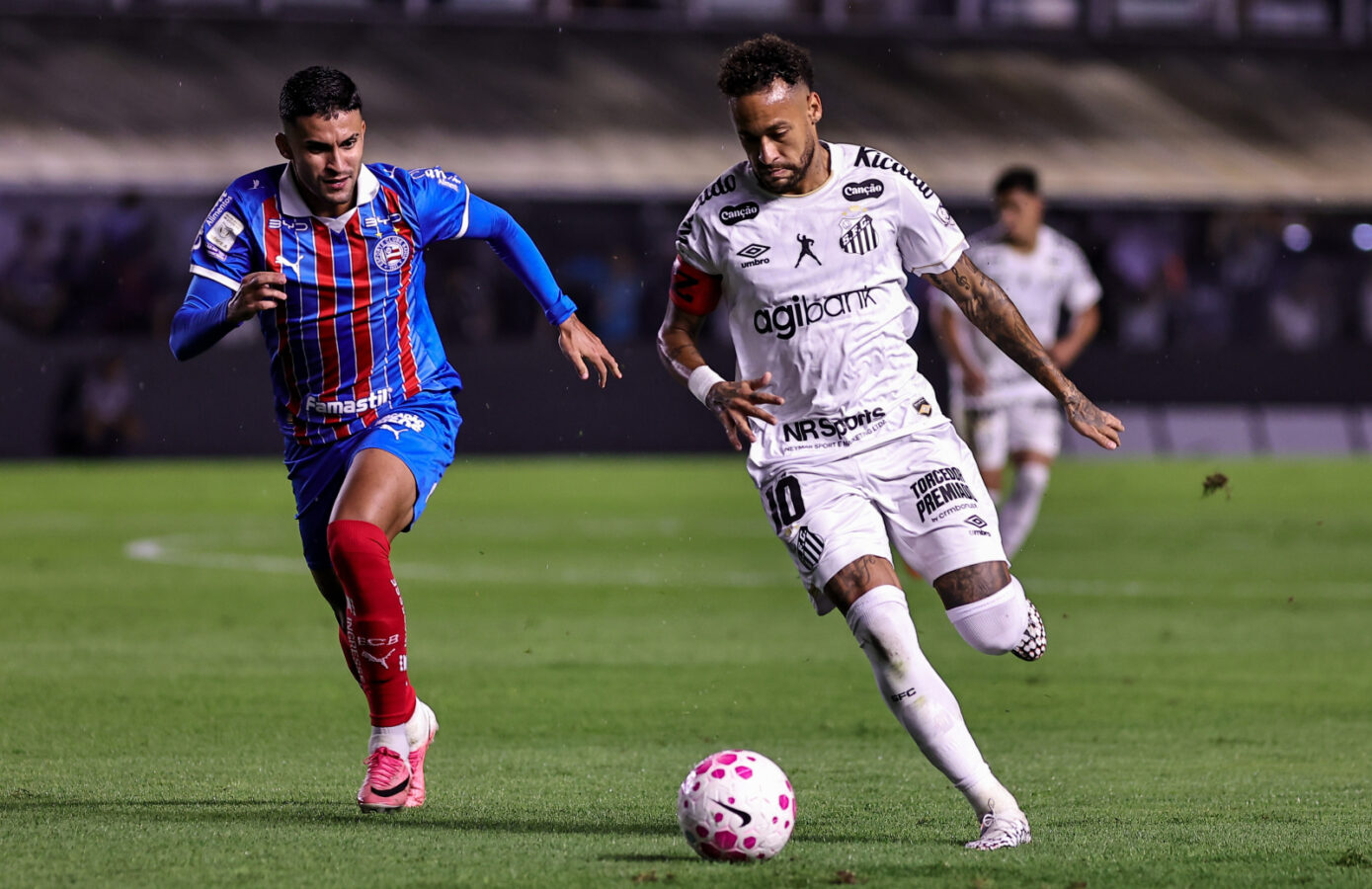 Árbitro expulsa Neymar após confusão com Rodrigo Nestor; vídeo viraliza