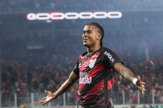 Athletico tenta recuperar Esquivel e Vargas antes do duelo com o Vitória