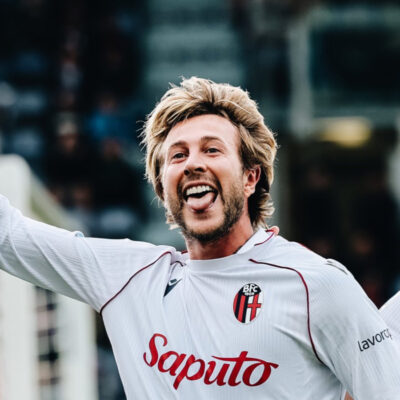 Bologna aproveita eficiência e vence Cagliari por 2 a 0