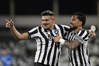 Botafogo cria muito, marca pouco e registra queda de eficácia no returno