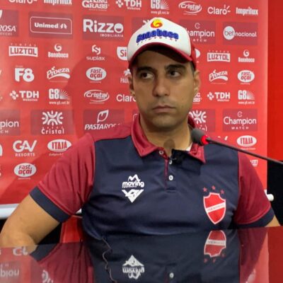 Bravo acusa arbitragem após virada nos acréscimos contra o Vila Nova
