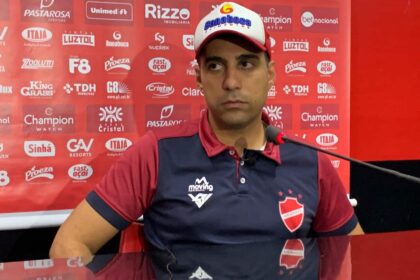Bravo acusa arbitragem após virada nos acréscimos contra o Vila Nova