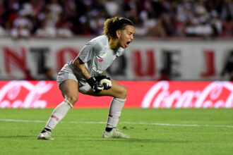 Carlinha salva, defende pênalti e dá título inédito ao São Paulo