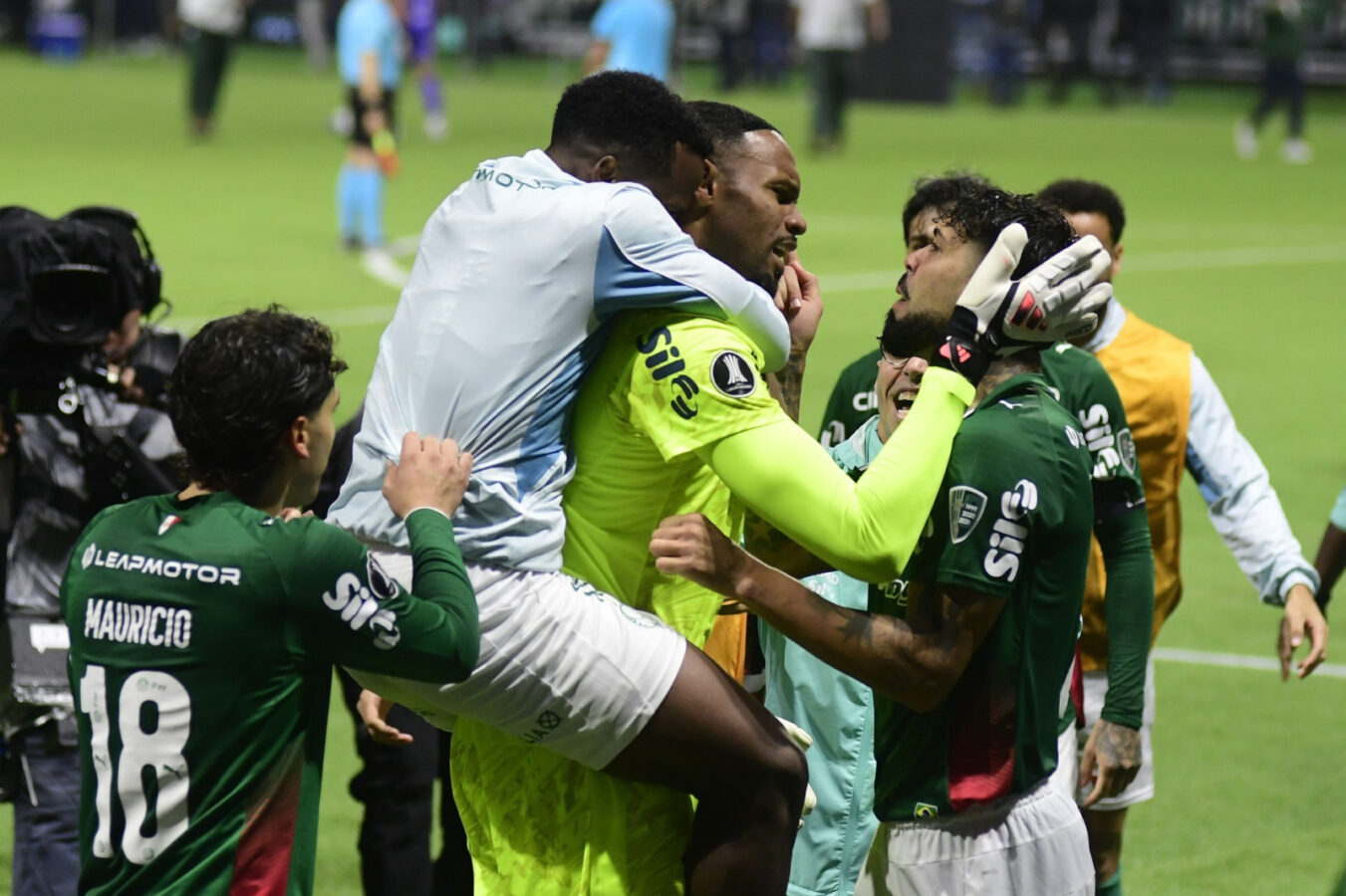 Carlos Miguel brilha, Palmeiras vence Fluminense nos pênaltis e vai à final