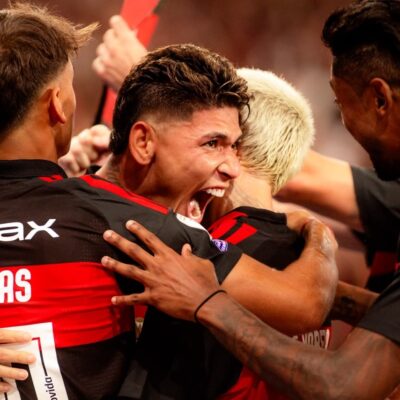 Carrascal decide e Flamengo mantém liderança com vitória suada