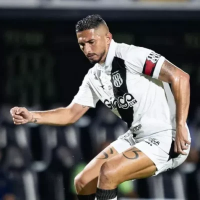 Cartão por reclamação pode suspender Danilo Barcelos para jogo contra o Cuiabá