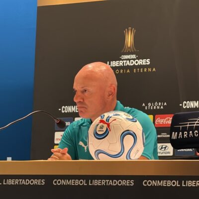 Castanheira enaltece vitória do Palmeiras e justifica esquema com três zagueiros